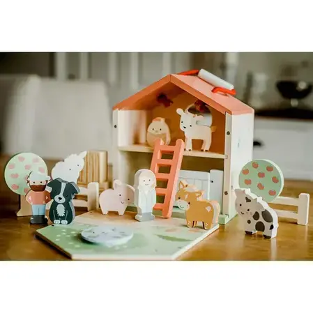 Wooden farm with animals - Play set