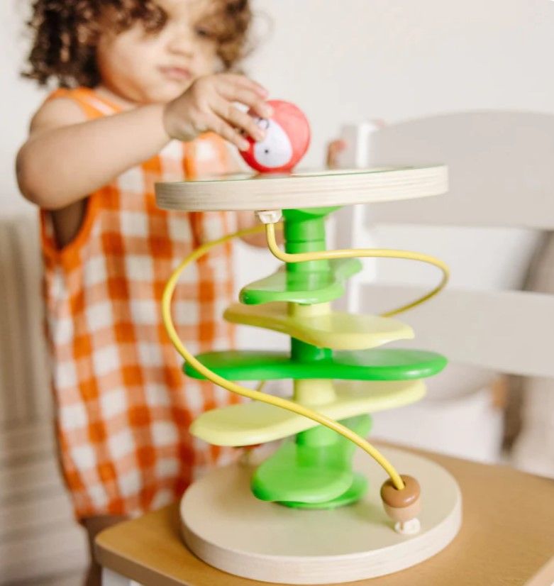 Melissa & Doug - Забавна спирала с плюшени, кръгли играчки - Падащо дърво